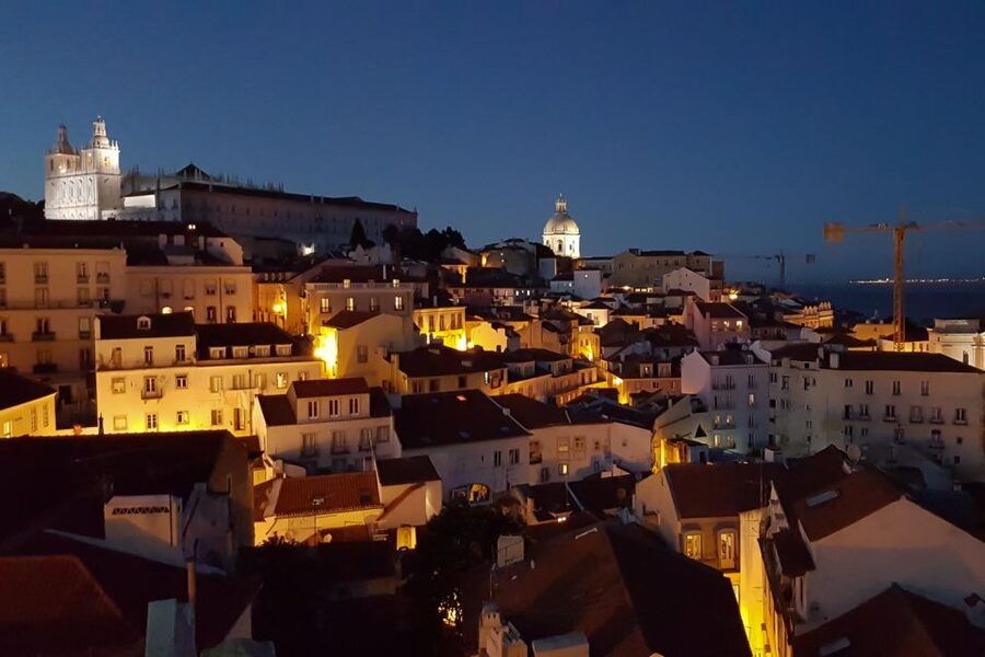 Lisbon: Vintage vehicle replica Romantic Private Tour - São Pedro de Alcântara Gives You the Big View