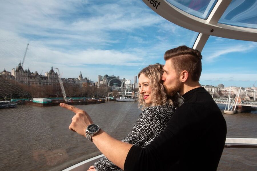 London Eye Private Capsule Experience for Couples or Groups - Fast-track arrival and boarding