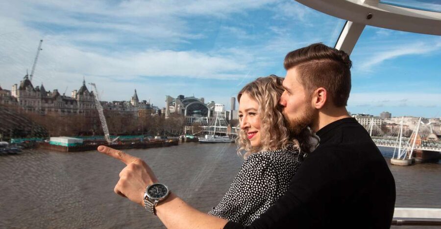 London Eye Private Capsule Experience for Couples or Groups - The 30-minute London Eye rotation