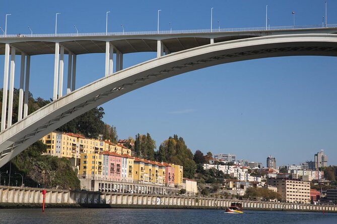 Love in Porto: Self-Guided Romantic Puzzle Walk - A love story that turns Porto into a game board