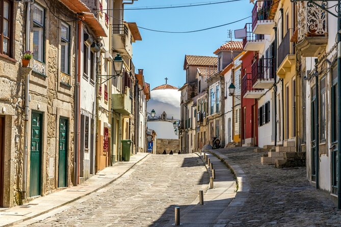 Love in Porto: Self-Guided Romantic Puzzle Walk - Public art at Treze a Rir uns dos Outros
