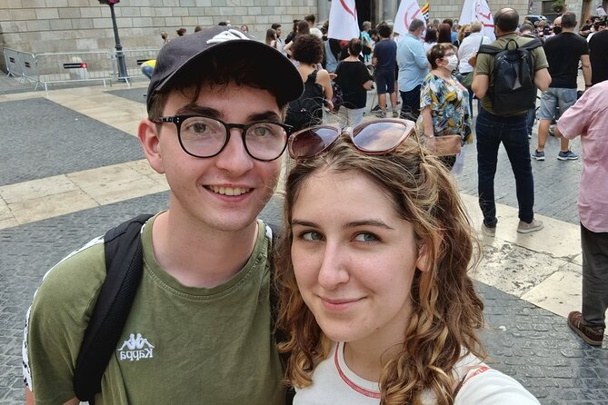 Love in the Gothic Quarter Barcelona: Self-Guided Romantic Walk - Eight stops, eight small challenges
