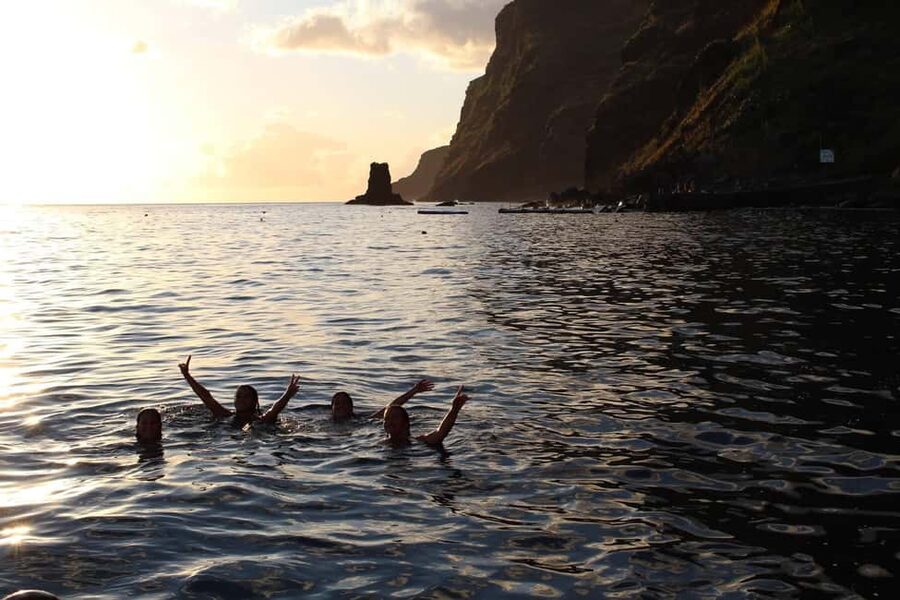Madeira: Sunset Dinner Cruise - Pickup around Funchal and the ride to the marina