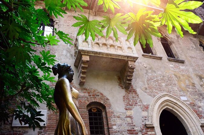 Make your Romantic Proposal in the City of Love - Key points to know before booking