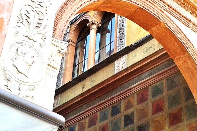 Make your Romantic Proposal in the City of Love - Piazza dei Signori links city politics to the love story
