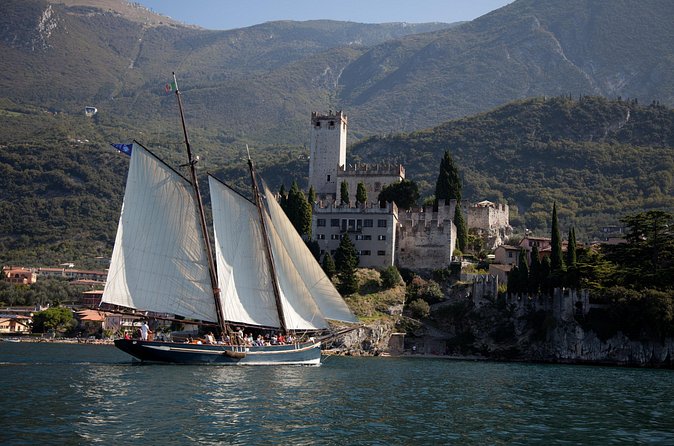 Malcesine: Sunset Romantic Cruise - What makes Siora Veronica special