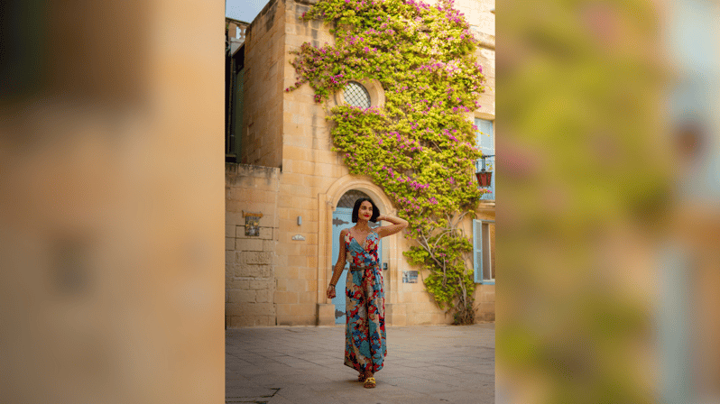 Malta: Romantic Couples Photoshoot - A Malta Love Story Begins at Mdina Gate