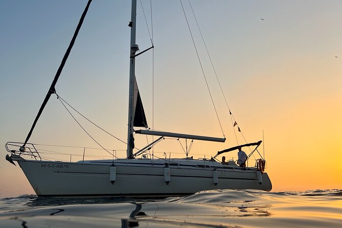 Marriage Proposal Boat Trip in Barcelona - Choosing sunset and the right proposal moment
