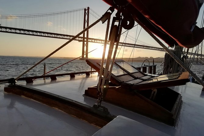 Marriage proposal on a Vintage Sailboat - Key details to know before you book