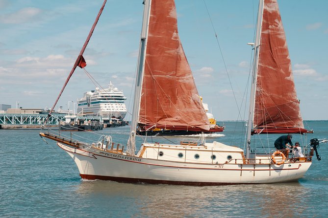 Marriage proposal on a Vintage Sailboat - Setting out from Doca de Santo Amaro