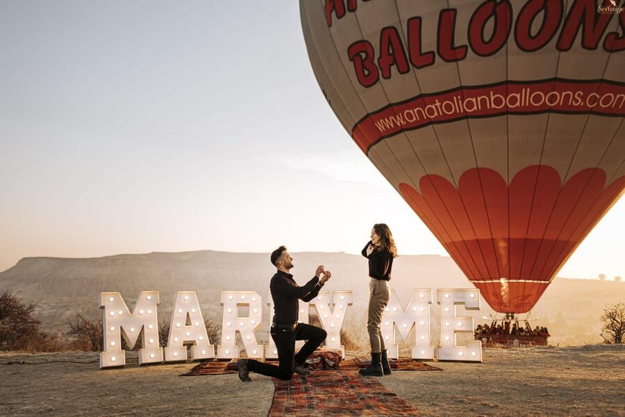 Marriage Proposal Surprise & Engagement in Cappadocia - How the planning support protects the surprise