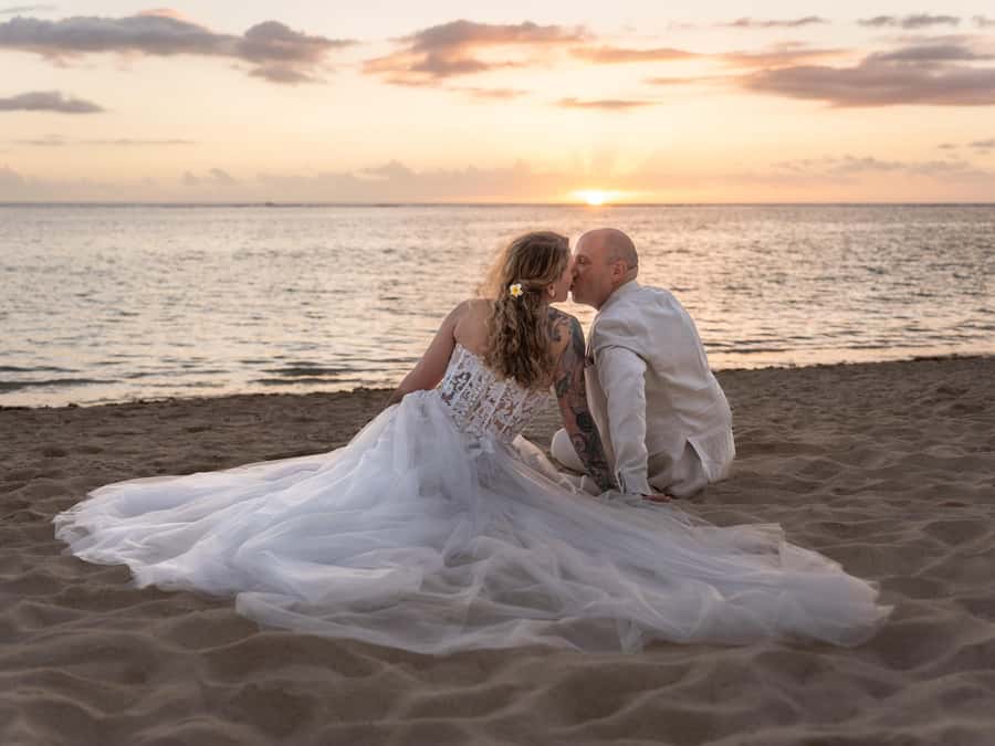 Mauritius: Sunset photoshoot (Honeymoon/family shoots) - The edited images and what you receive