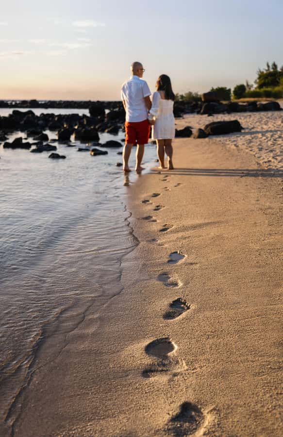 Mauritius: Sunset photoshoot (Honeymoon/family shoots) - The first 10 minutes: getting comfortable with posing