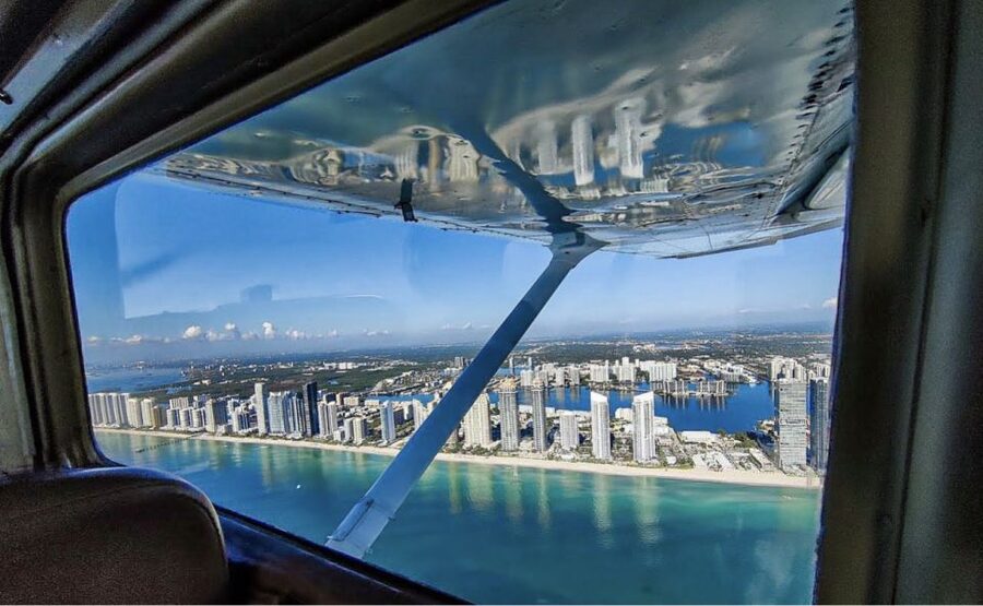 Miami: Romantic 1-Hour Private Flight Tour with Champagne - Who should book this flight