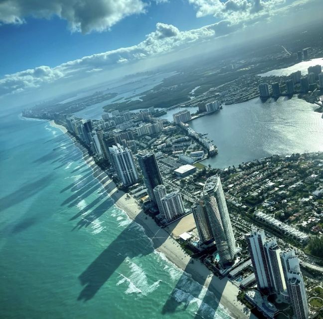 Miami: Romantic 1-Hour Private Flight Tour with Champagne - The first moments in the air