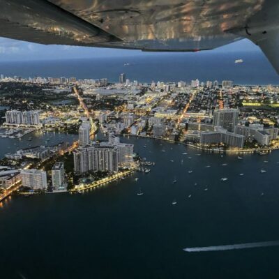 Romantic 1-Hour Private Flight Tour with Champagne
