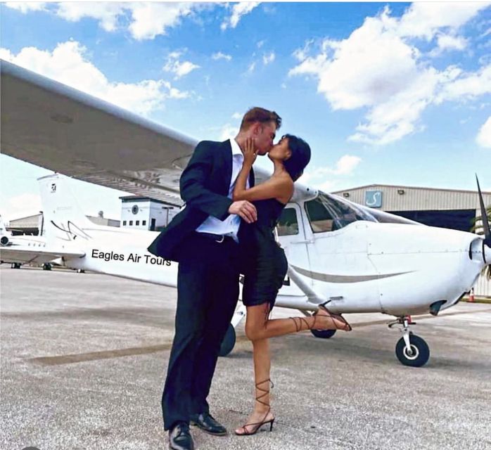 Miami: Romantic 1-Hour Private Flight Tour with Champagne - South Beach from above