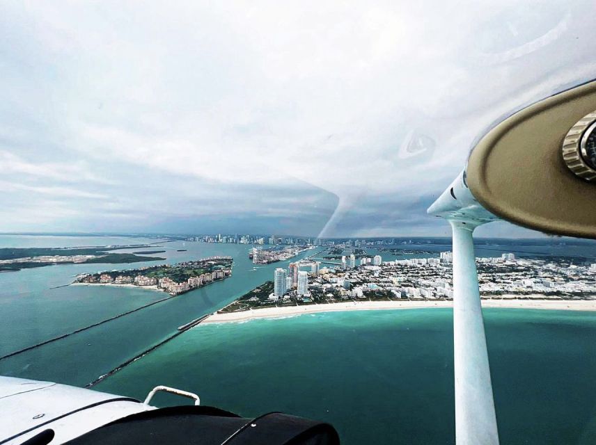 Miami: Romantic 1-Hour Private Flight Tour with Champagne - Why the private format matters