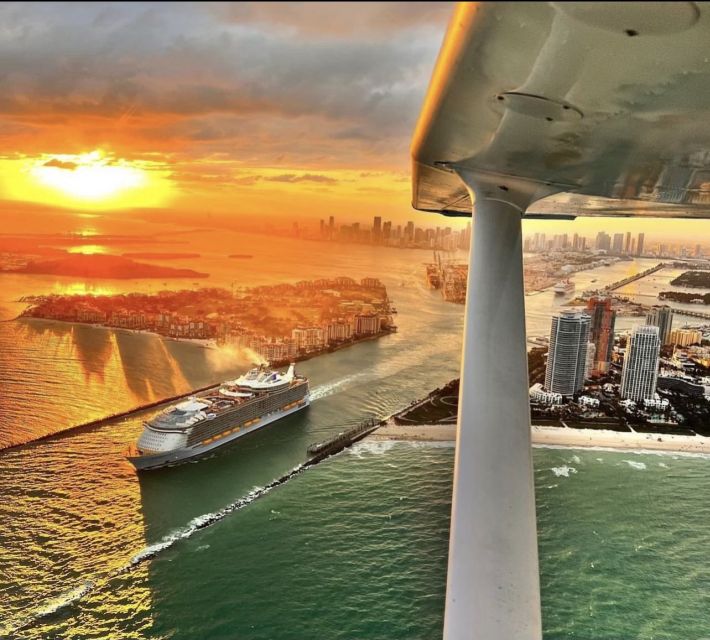 Miami: Romantic 1-Hour Private Flight Tour with Champagne - Champagne, photographs, and the romance factor
