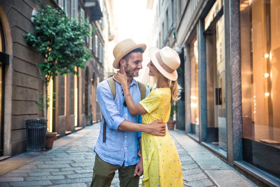 Milan: Romantic photoshoot for Couples - A good fit for proposals and special occasions