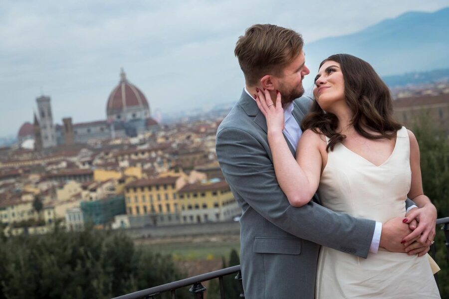 Montalcino personal photo service for couples and families - Letting the Tuscan light do the work