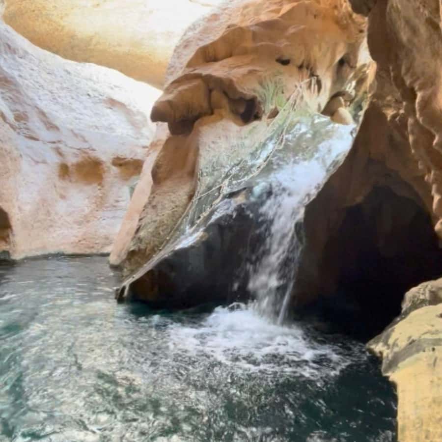 Muscat: Wadi Shab, Romantic Cave and Sinkhole Full-day Trip - Bimmah Sinkhole for a final swim