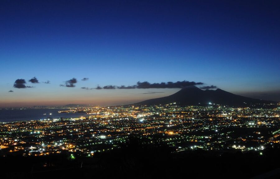 Naples: romantic dinner on the rooftop terrace - The rooftop view: beautiful, but not guaranteed