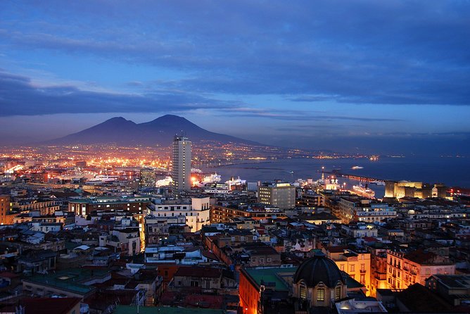 Naples: Romantic Gourmet Dinner on the Rooftop Terrace - A rooftop dinner above Via Partenope