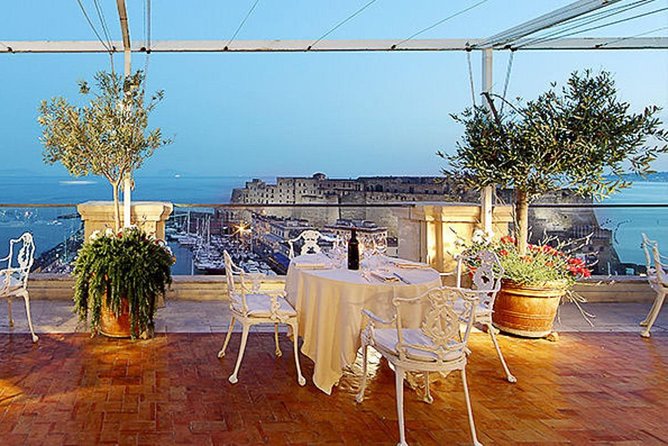 Naples: Romantic Gourmet Dinner on the Rooftop Terrace - Getting there and planning the evening