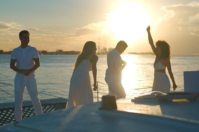 Nassau: Sunset Dinner Cruise - Dinner arrives early, which makes sense on a moving boat