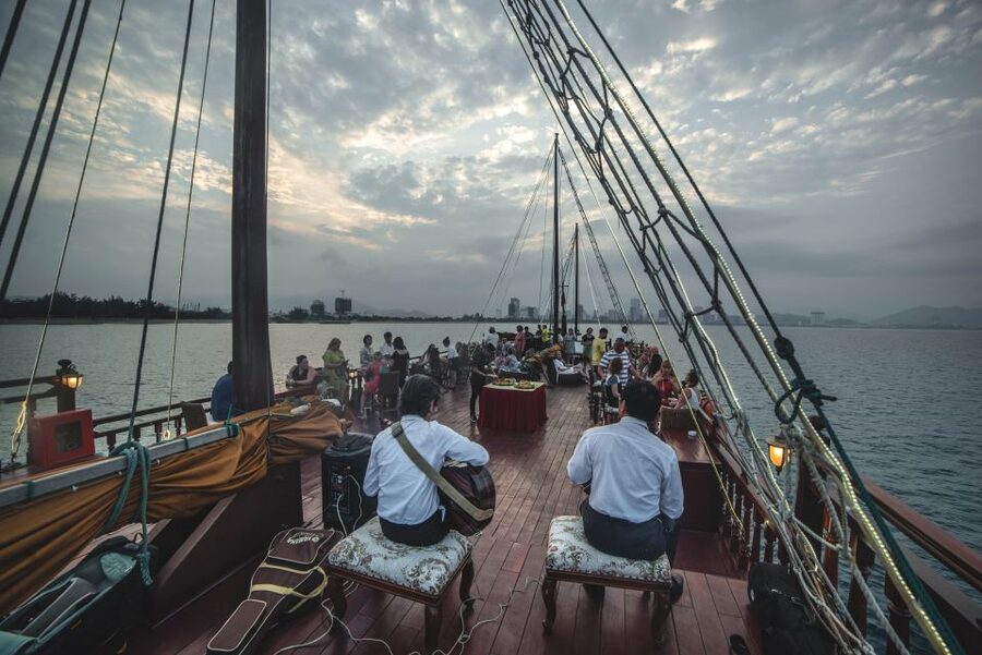 Nha Trang: Day Cruise Or Sunset Dinner Cruise on The Sea - The important catch: boat style and seating