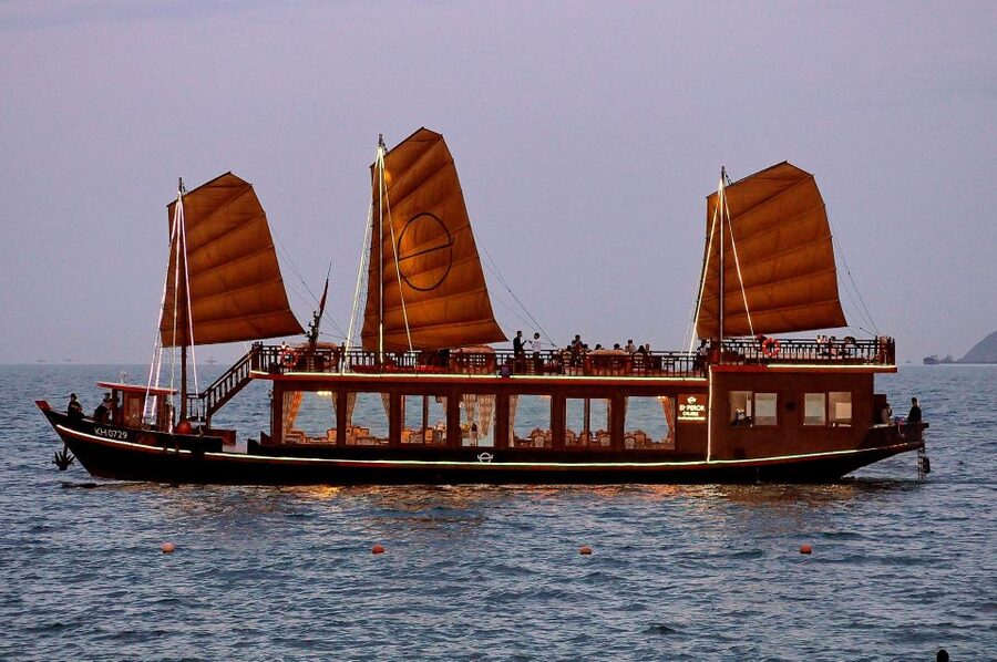 Nha Trang: Day Cruise Or Sunset Dinner Cruise on The Sea - Dinner choices that make the $94 price easier to judge