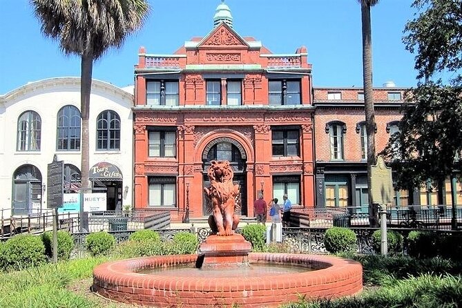 Noble Stroll Couples Outing - A private way to read Savannah’s historic center