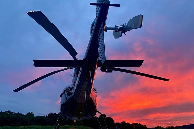 NYC Helicopter Proposal Tour with Photos and Champagne - Leaving Manhattan for Wings Air Helicopters