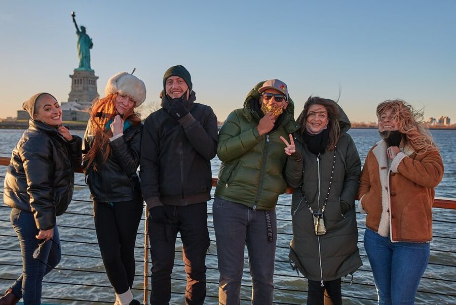 NYC: Romantic Valentine's Day Champagne Cruise - Why this yacht makes a good Valentine’s date