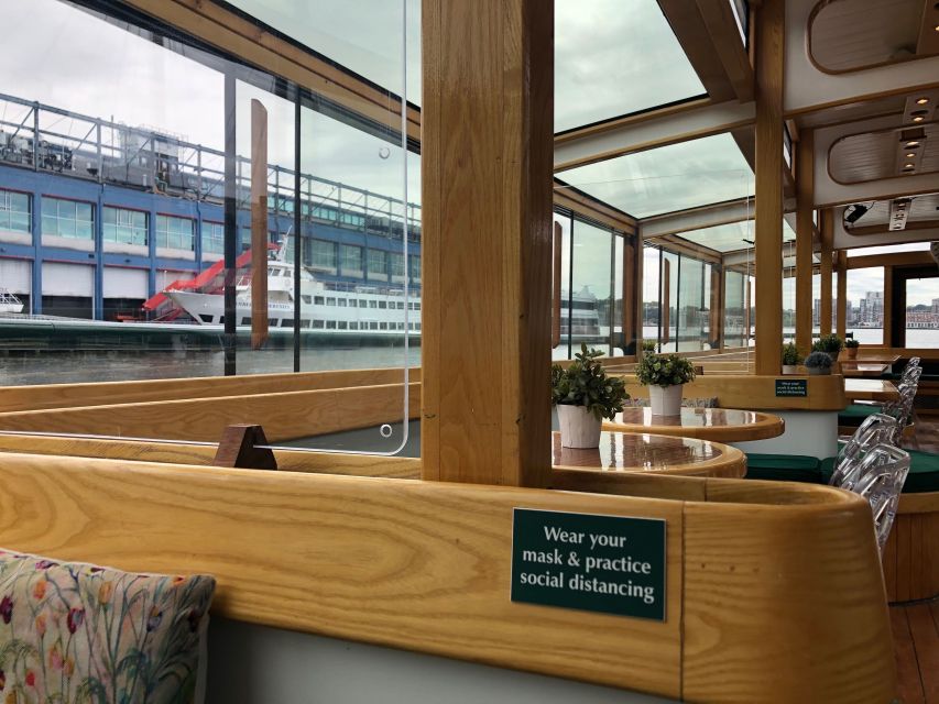 NYC: Romantic Valentine's Day Champagne Cruise - Four sparkling wines and a light pairing