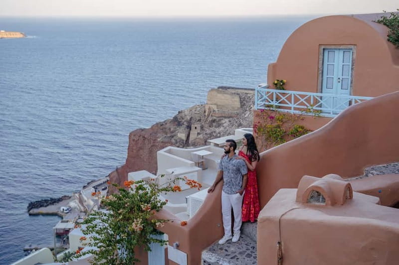 Oia: Couple Photoshoot Seprate Entrance to Blue Dome - What happens from the Fira bus stop to Oia