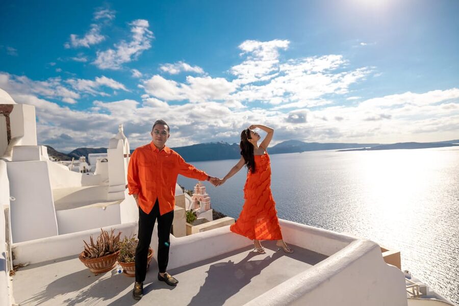 Oia: Couple photoshoot with 30 edited Photos - What the photographs include