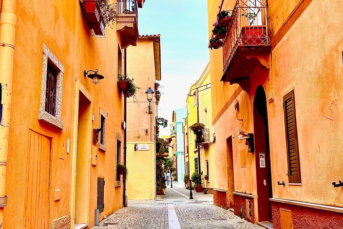 Olbia: Private Romantic Tuk-Tuk Tour - A private ride from Molo Brin