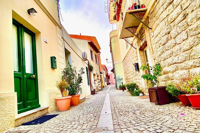 Olbia: Private Romantic Tuk-Tuk Tour - The waterfront and Monumento ai caduti