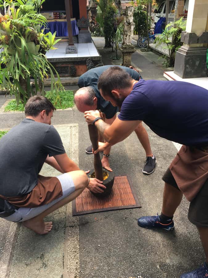 packages cooking class and romantic dinner in a local home - From Ubud to the rice fields at 5 pm