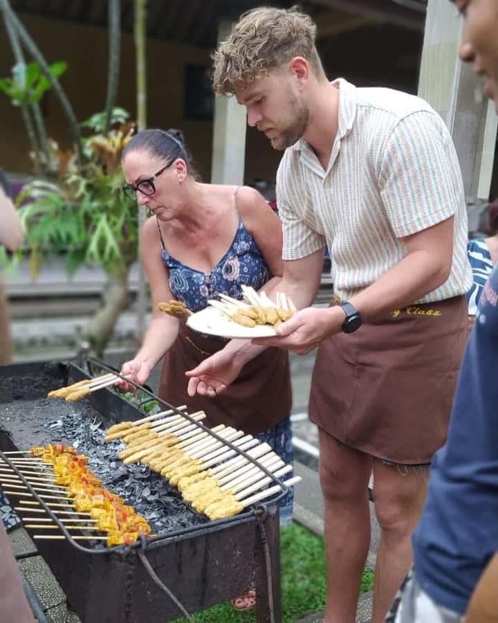 packages cooking class and romantic dinner in a local home - What $70 per person gets you in Bali