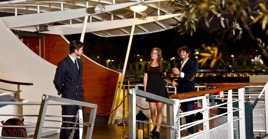 Paris: Bastille Day Dinner Cruise on the Seine River - A Paris evening that moves with the river
