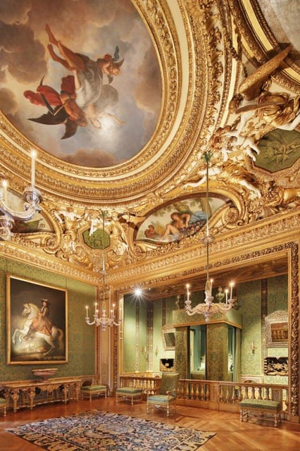 Paris: Candlelit Dinner at Vaux-le-Vicomte by Limousine - What dinner includes at Les Charmilles