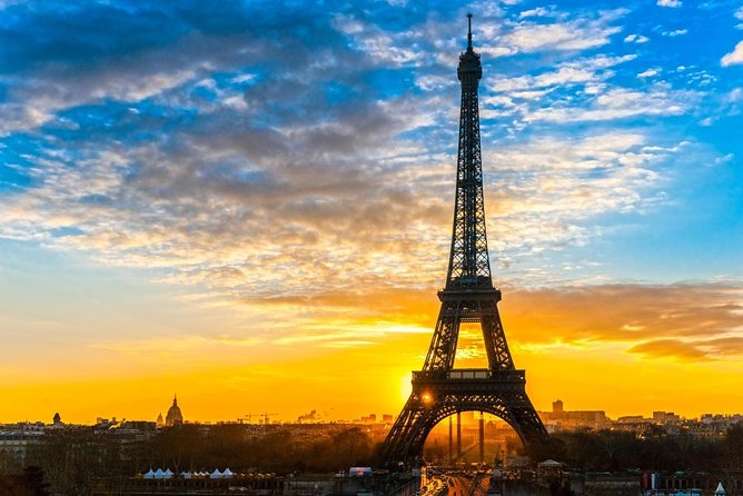 Paris Eiffel Tower Wedding Vows Renewal Ceremony with Photo Shoot - Key points to know before you book