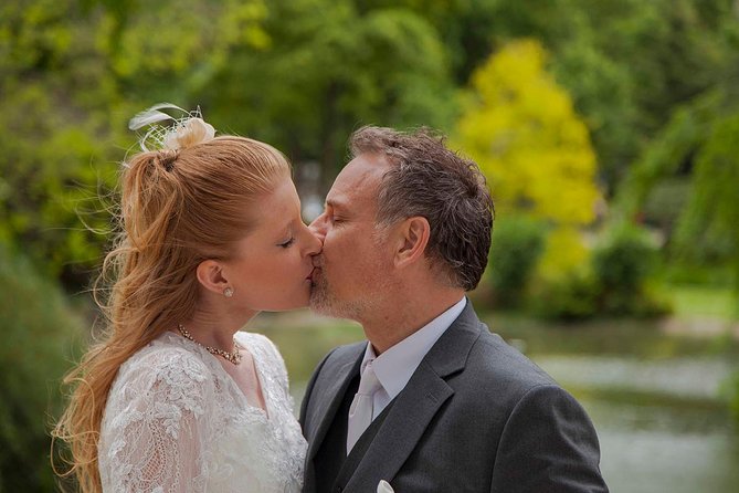 Paris Eiffel Tower Wedding Vows Renewal Ceremony with Photo Shoot - How the experience handles families and surprises