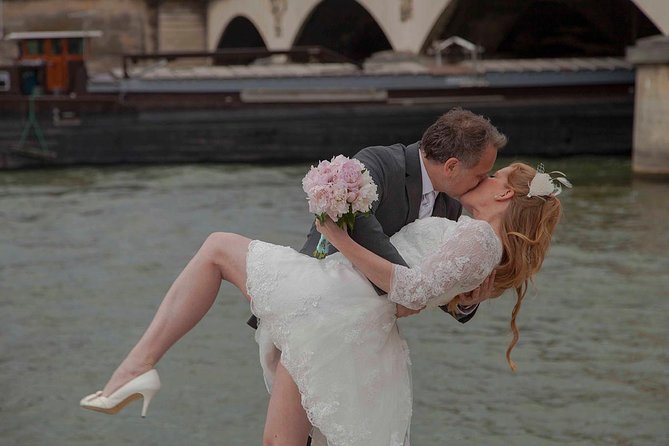 Paris Eiffel Tower Wedding Vows Renewal Ceremony with Photo Shoot - Who should book this experience