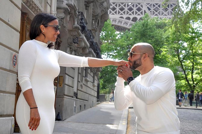 Paris Engagement Proposal Private Walking Tour with Professional Photographer - The photo session itself