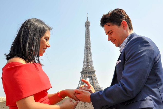 Paris Engagement Proposal Private Walking Tour with Professional Photographer - Choosing the proposal setting
