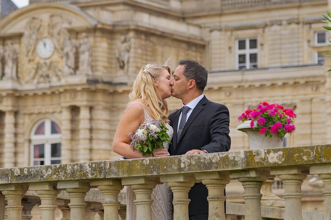Paris Luxembourg Garden Wedding Vows Renewal Ceremony with Photo Shoot - Fifteen minutes at the Musée du Luxembourg